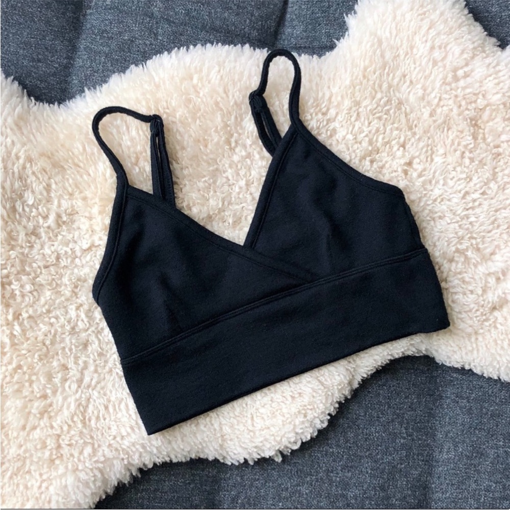 [Aritzia] TNA Adjustable Crossback Bra Crop Top